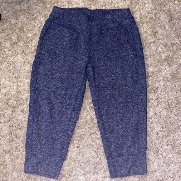 Mondetta Ladies Active Cropped Dark Grey Pants  (Large) - Picture 2 of 9